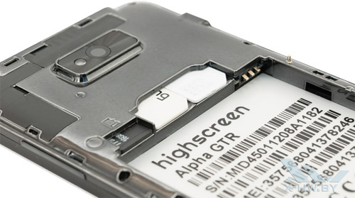 Разъемы для карт microSD и SIM-карт на Highscreen Alpha GTR