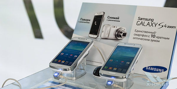 Два смартфона Samsung Galaxy S4 zoom